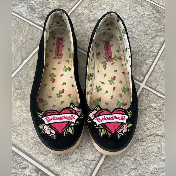 Betsey Johnson Slip on Shoes - Picture 2 of 9